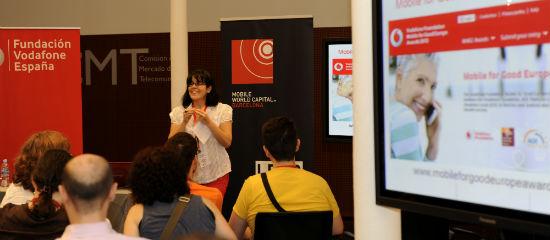 Mari Satur Torre, directora técnica de la Fundación Vodafone España se dirige al público en un momento de la actividad Mobile for Good Event.