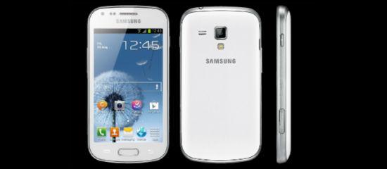 El Samsung Galaxy Trend en color blanco sobre fondo negro.